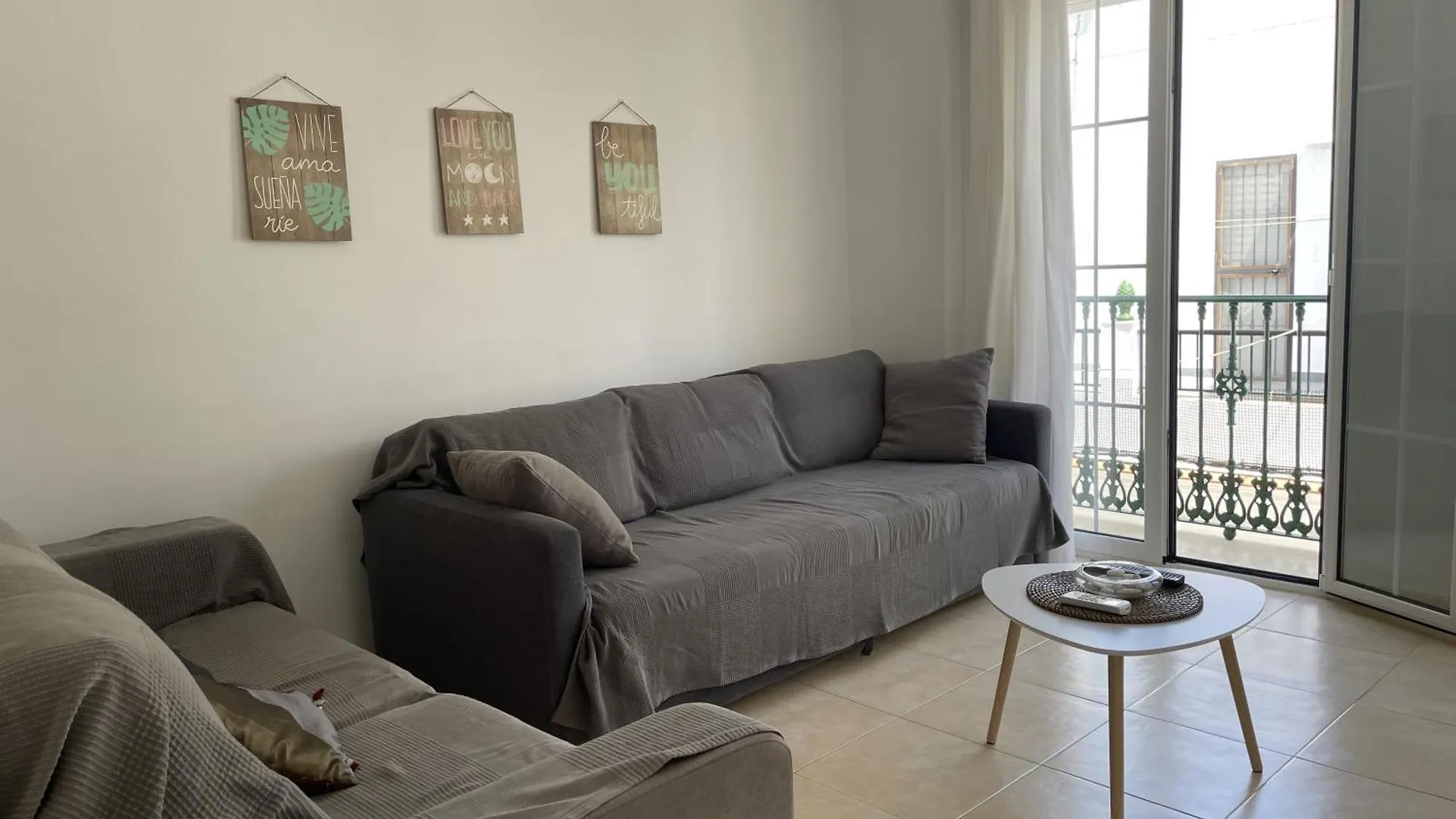 Apartamento B Y G Nerja Apartment